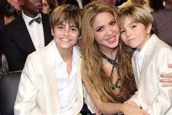 Shakira comparte escenario con sus hijos