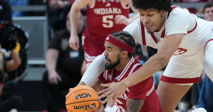 No. 6 Louisville rolls over No. 22 Indiana in Indianapolis