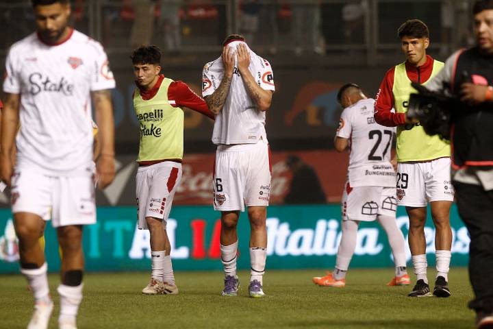 Poda en Ñublense: ocho jugadores dejarán el club y ya hay dos opciones para reemplazar a Ronald Fuentes