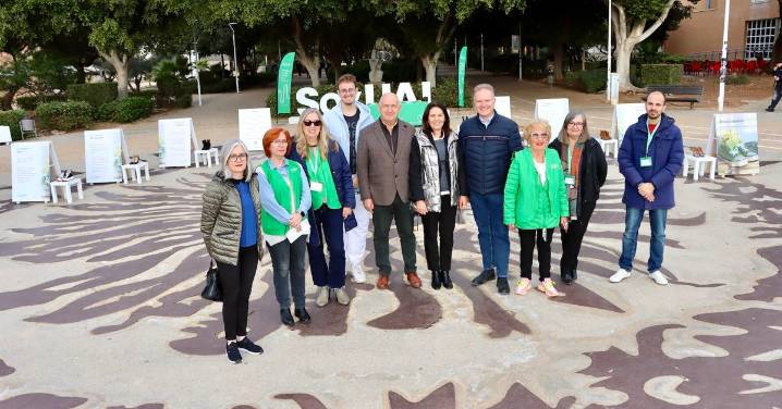 La exposición 'En sus zapatos', en Almería: una mirada distinta sobre el cáncer y el voluntariado