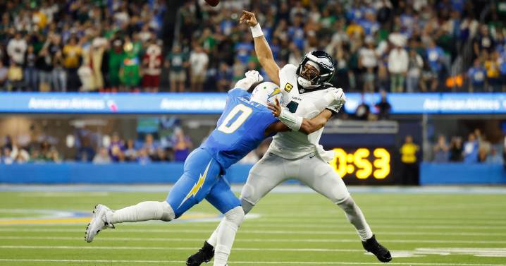 Dicker kicks winning field goal, Jefferson's interception seals Chargers' 22