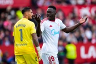 Una relación peligrosa, Akor Adams y los fuera de juego