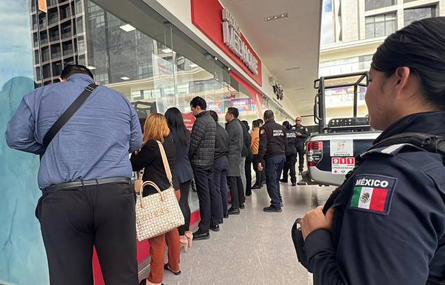 Desmantelan financiera automotriz fraudulenta tras cateo en plaza Santa Isabel