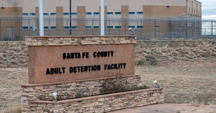 Sting operation snares 10 in Santa Fe County jail drug smuggling ring