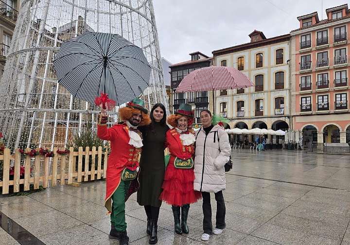 La campaña comercial de Navidad en Avilés regalará tickets para la pista de hielo y los caballitos