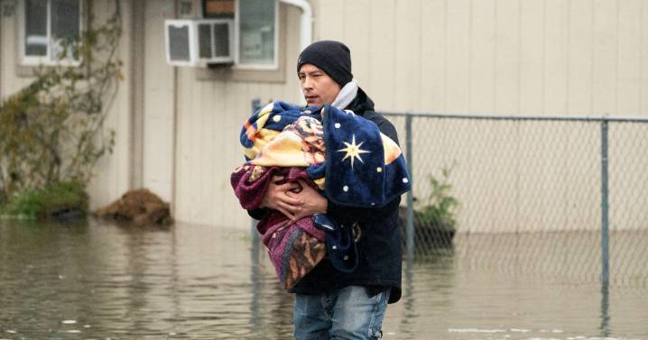 'Catastrophic' Pacific Northwest floods leaves 100,000 facing evacuation