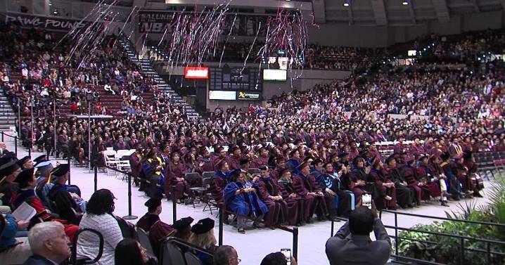 SIU Carbondale to honor 1,550 grads at fall ceremony
