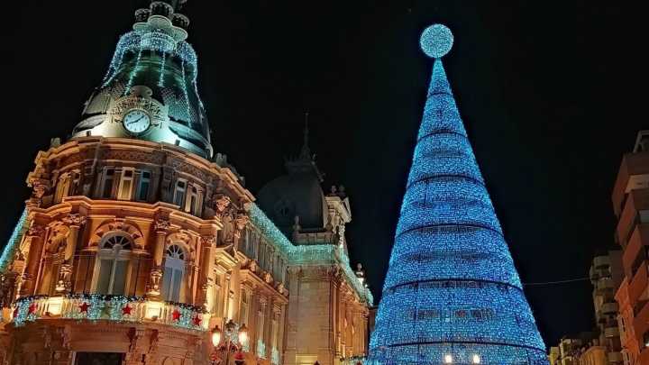 Un total de 220 drones y 18 pirodrones crearán un Cuento de Navidad en el cielo de Cartagena