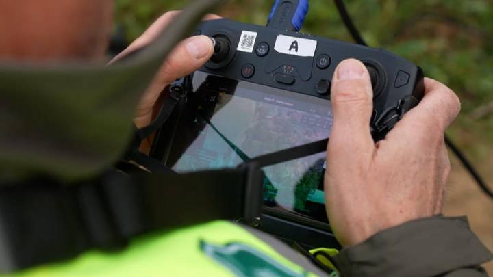 Perros adiestrados y drones térmicos ayudan a los agentes rurales a localizar jabalíes infectados