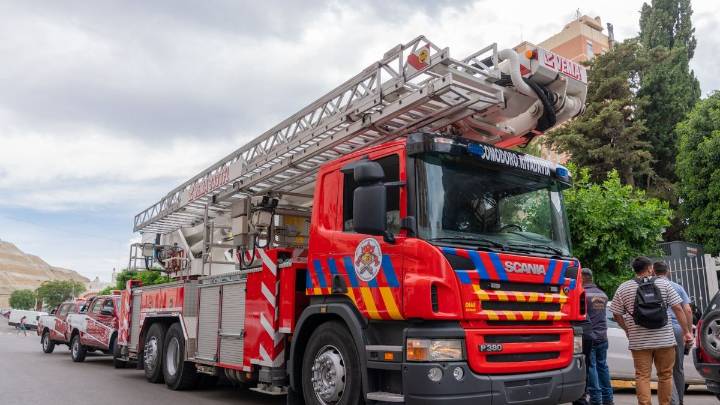 Bomberos Voluntarios presentaron la escalera hidroelevadora de 35 metros