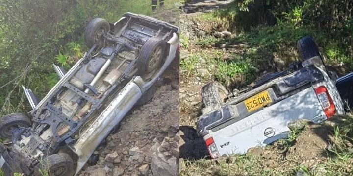 Camioneta se volcó en la vía San Antonio