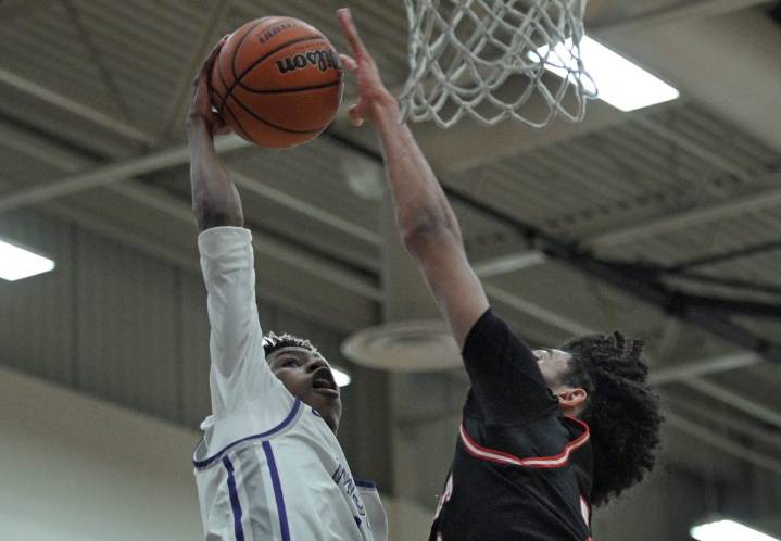 No. 2 Spalding boys basketball slips past No. 3 MSJ