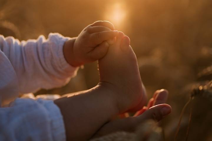 Country Singer-Songwriter and Wife Announce Birth of Baby Girl