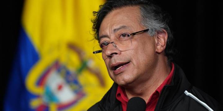 “Hagan la paz ya”: Petro envió mensaje al ELN y lanzó pulla a Estados Unidos por posibles ataques en Colombia