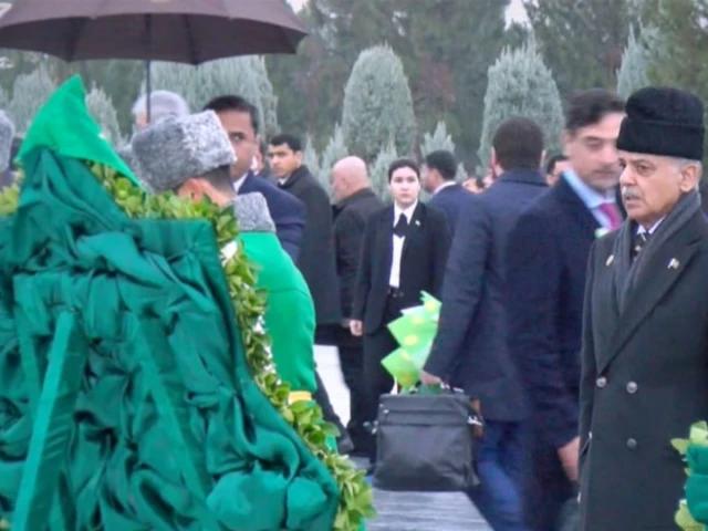 Turkmen President courts Shehbaz, visits Monument of Neutrality
