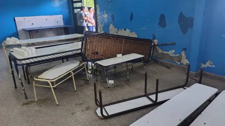 Ataque en una escuela de Malvinas Argentinas: quemaron y golpearon a docentes
