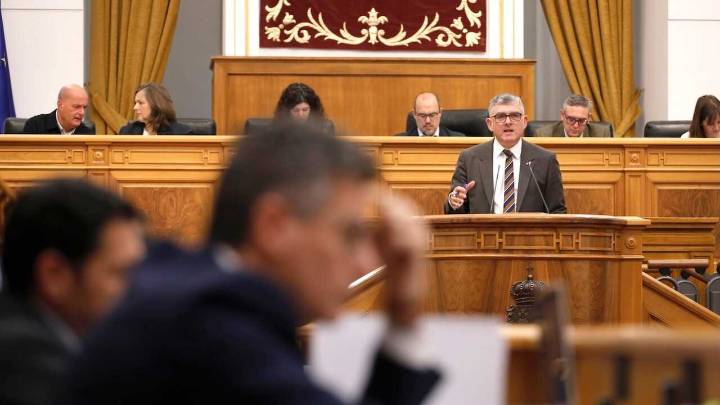 Las Cortes limitan al ámbito regional el uso de los fondos de los grupos políticos
