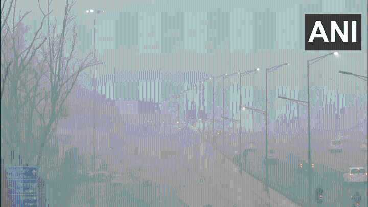 Delhi AQI touches 390 as smog blankets the capital; several areas slip into ‘severe’ category