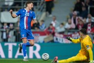 Técnico de Girona dice que el arquero Livakovic no volverá a jugar para el equipo