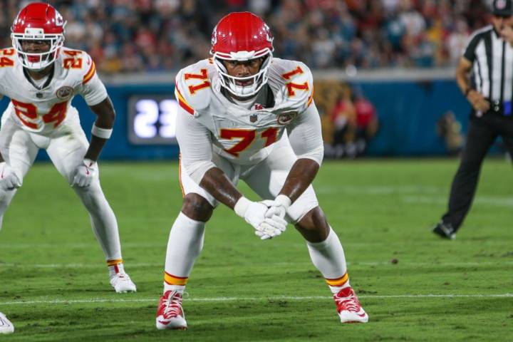 Chiefs place Josh Simmons on IR amid continuing offensive line struggles