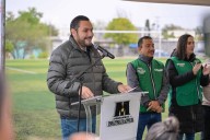 Carlos Villarreal entrega rehabilitación del Campo Garibay en Monclova