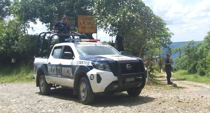 En Huautla retienen a dos mandos policiacos