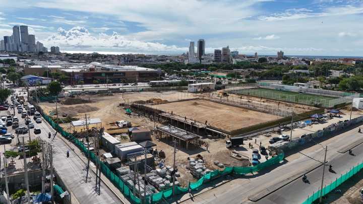 Otra obra en marcha: se inició la construcción del hangar para los coches eléctricos del Centro Histórico