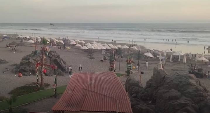 Familias aprovechan el feriado largo para disfrutar entre el sol y la arena