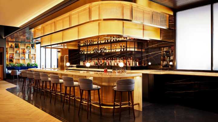 Chase’s newest Sapphire Lounge, complete with champagne service, makes a case for its $795 price tag