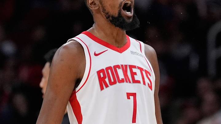 Durant reaches 31,000 career points as Rockets dominate Suns