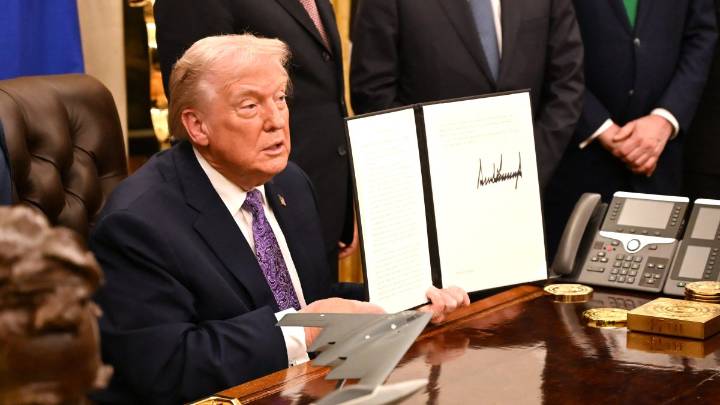 Trump signs order seeking to ban states from regulating AI companies