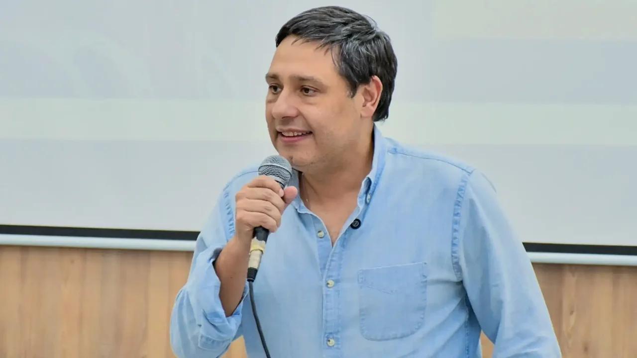 Mauricio Lizcano oficializa su candidatura con 1.839.930 firmas para las elecciones de 2026
