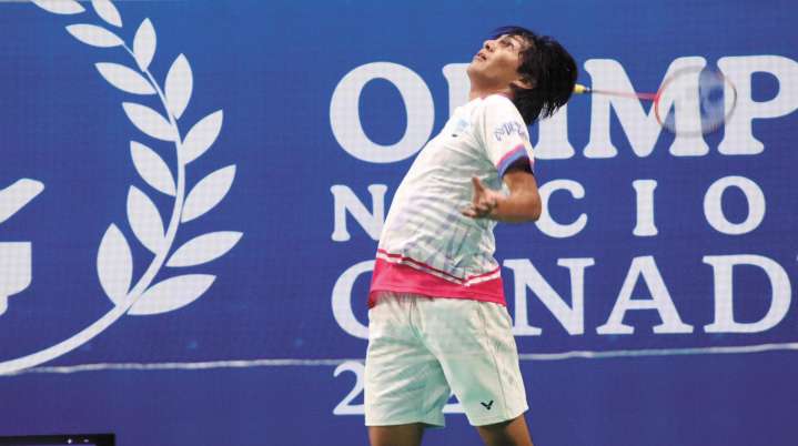 Emiliano Carrera se prepara en bádminton para un exitoso 2026