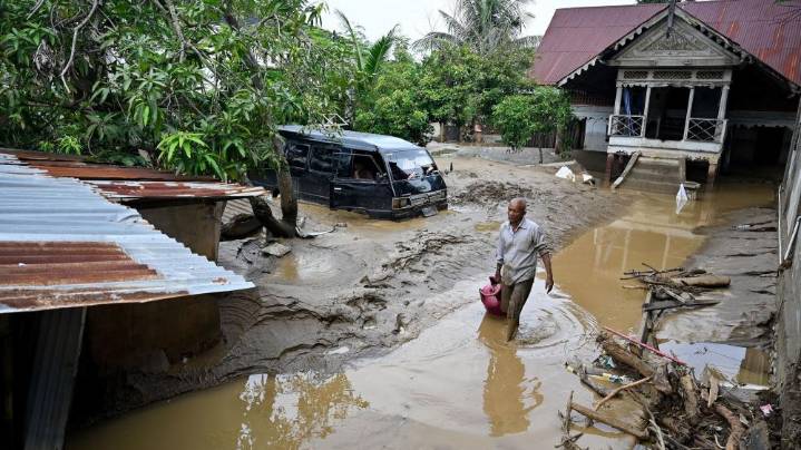 More than 1,000 killed as deadly storms cause flooding and landslides across Asia