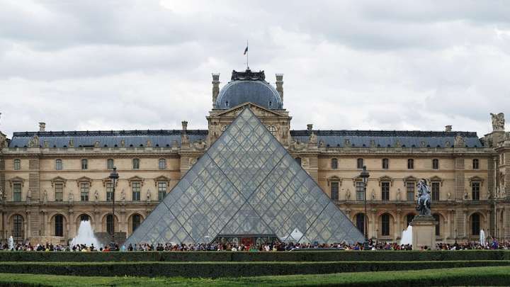 El Louvre sufre una grave inundación en la biblioteca de antigüedades egipcias que daña unas 400 obras