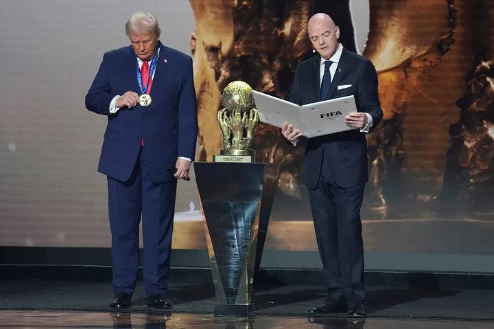 Premio de la paz para Trump genera queja contra Infantino ante investigadores éticos de la FIFA