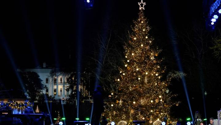 Washington DC lights the National Christmas Tree
