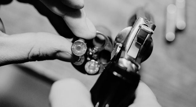 ¿Por qué les dispararon a dos hombres frente a un parqueadero de Soacha?, acá la versión oficial