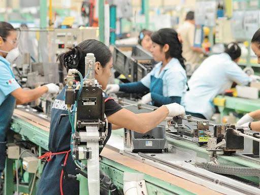 La producción industrial cayó 0.7 por ciento anual en octubre; repunta a nivel mensual: Inegi