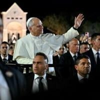 Pope urges end to hostilities at end of Lebanon trip