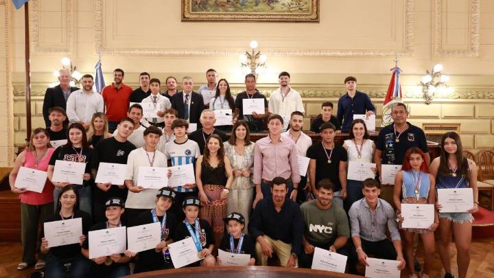 El senado provincial distinguió a deportistas de Santa Fe