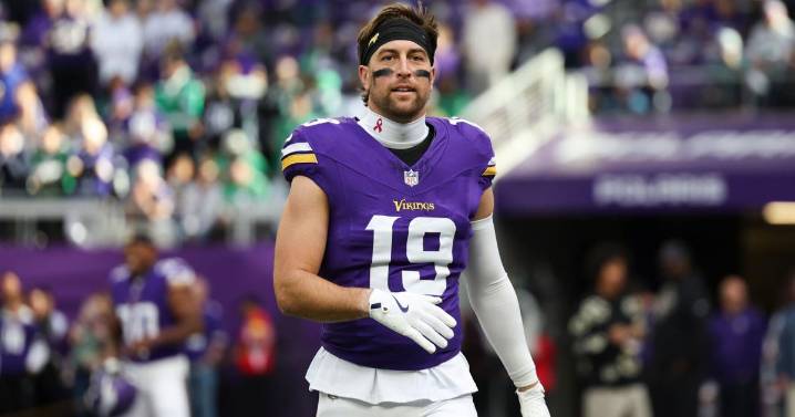 Steelers cut veteran corner Darius Slay and sign wide receiver Adam Thielen to practice squad