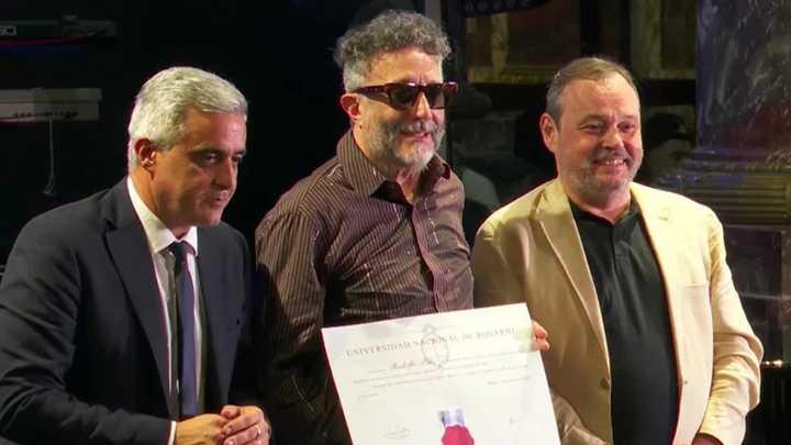 El doctor Fito Páez: recibió el Honoris Causa de la Universidad Nacional de Rosario