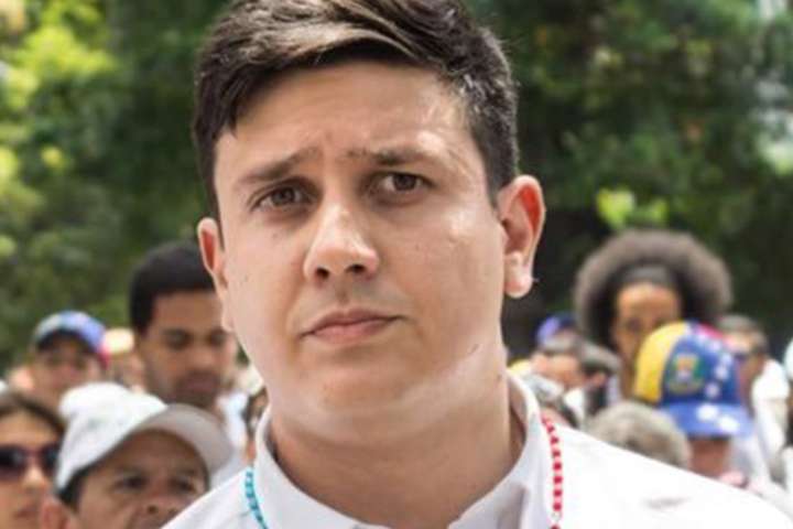 Jesús Armas cumple un año detenido "por defender la democracia", afirman familiares