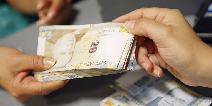 ¿Te toca trabajar en los feriados del 8 y 9 de diciembre? Descubre el pago extra que te corresponde