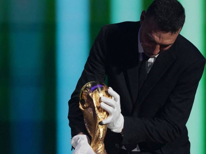 Infantino aclara y se disculpa con Scaloni por el protocolo de guantes