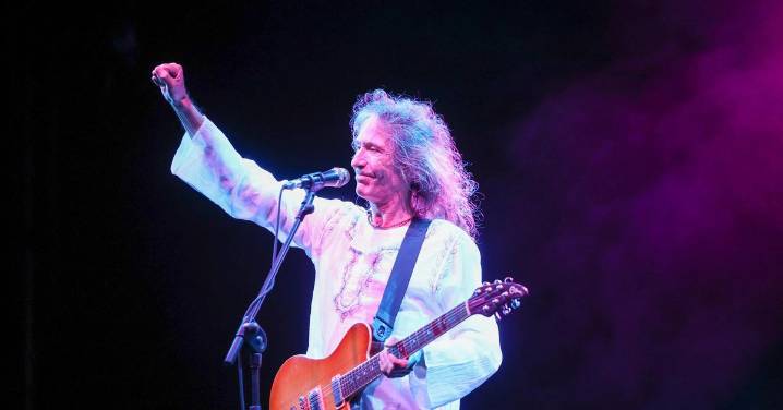 Muere a los 63 años Robe Iniesta, ex líder de Extremoduro