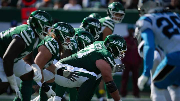 Jets ink starting center to two-year contract extension