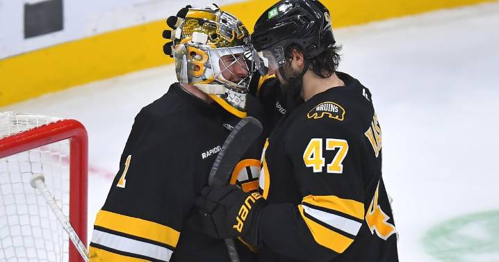 Bruins rally to beat Blues 5-2 with two goals each from Kastelic and Minten