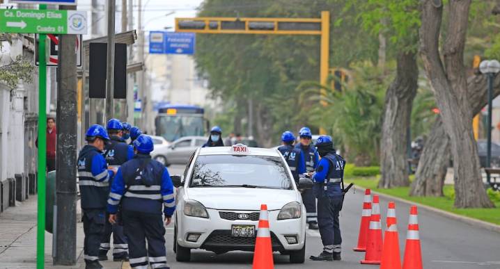 ATU da un giro y denuncia penalmente a choferes informales y dueños de vehículos por exposición al peligro
